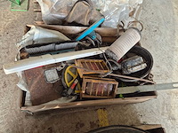 Partij diverse aannemersmaterialen - afbeelding 1 van  3