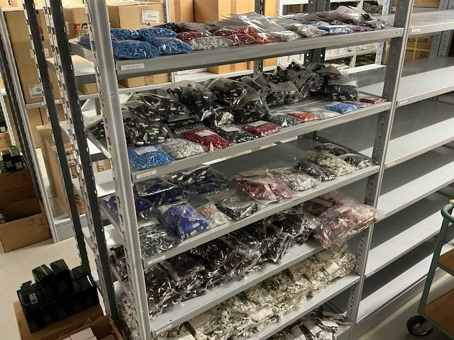 Partij diverse aderhulzen (407x) - afbeelding 1 van  24