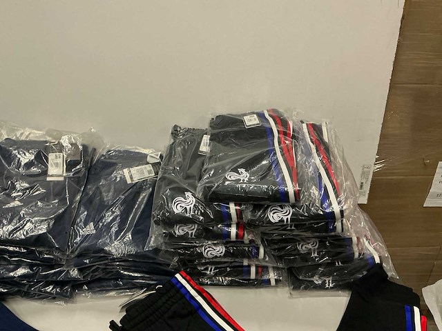 Partij diverse adidas broeken (64x) - afbeelding 5 van  9