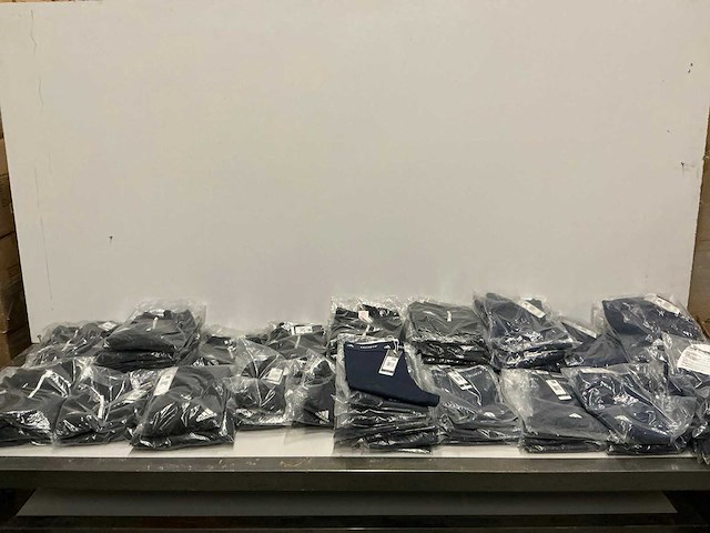 Partij diverse adidas broeken/shorts/longsleeves (107x) - afbeelding 1 van  17