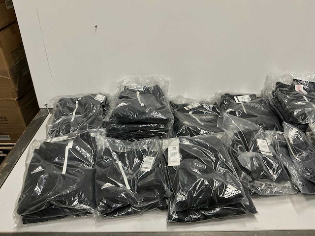 Partij diverse adidas broeken/shorts/longsleeves (107x) - afbeelding 10 van  17