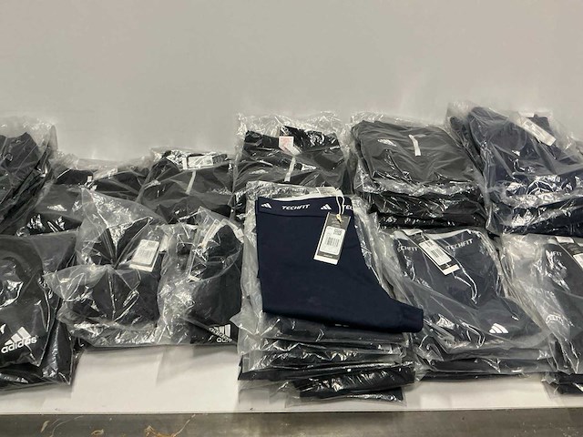Partij diverse adidas broeken/shorts/longsleeves (107x) - afbeelding 11 van  17