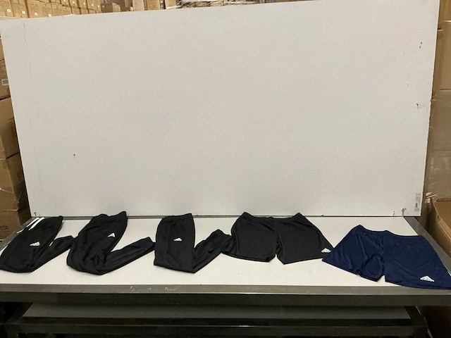 Partij diverse adidas ent22 broeken/shorts (105x) - afbeelding 1 van  28