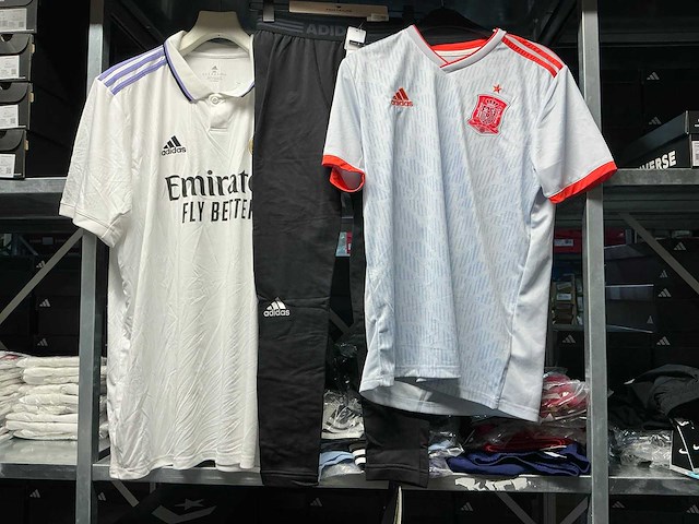 Partij diverse adidas heren kleding (59x) - afbeelding 1 van  12
