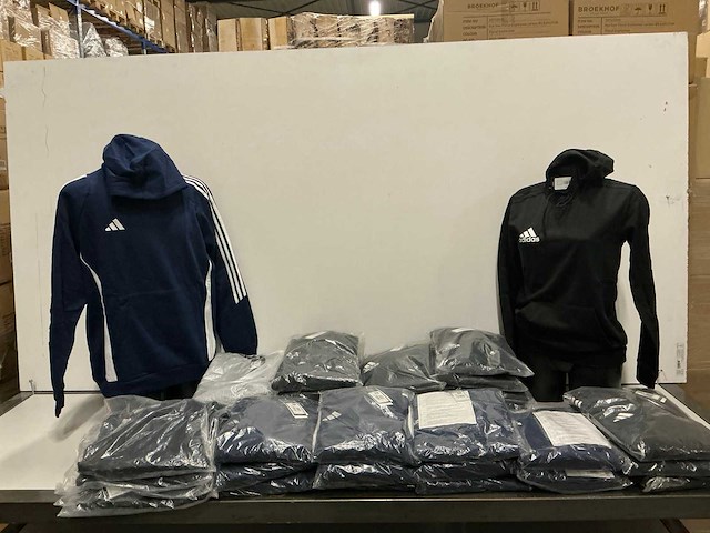 Partij diverse adidas hoodies (37x) - afbeelding 1 van  14