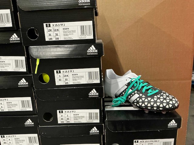 Partij diverse adidas kinderschoenen (55x) - afbeelding 4 van  13