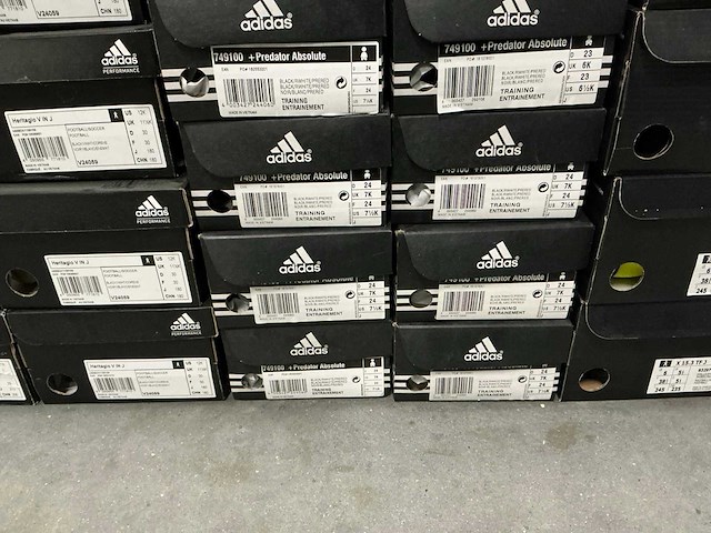 Partij diverse adidas kinderschoenen (55x) - afbeelding 12 van  13