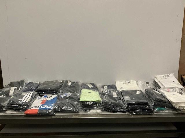 Partij diverse adidas kleding (110x) - afbeelding 1 van  23