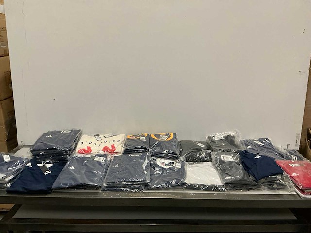 Partij diverse adidas kleding (114x) - afbeelding 1 van  24