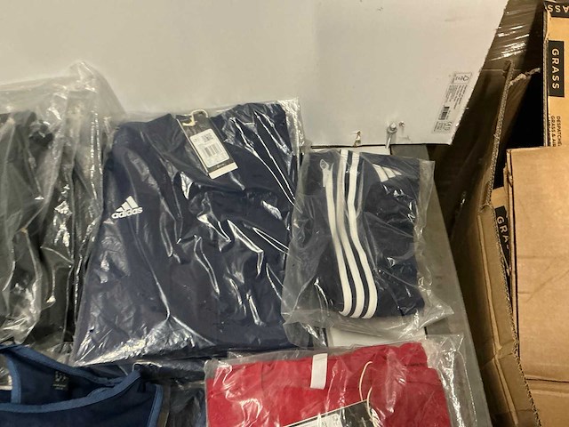 Partij diverse adidas kleding (114x) - afbeelding 24 van  24
