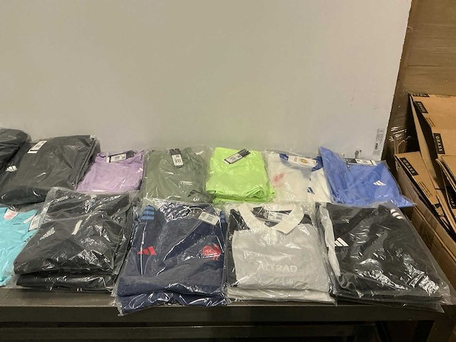 Partij diverse adidas kleding (53x) - afbeelding 20 van  25