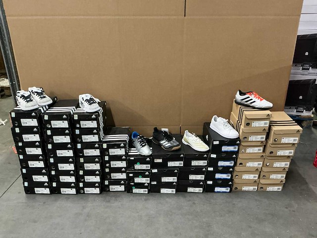 Partij diverse adidas schoenen (47x) - afbeelding 1 van  14