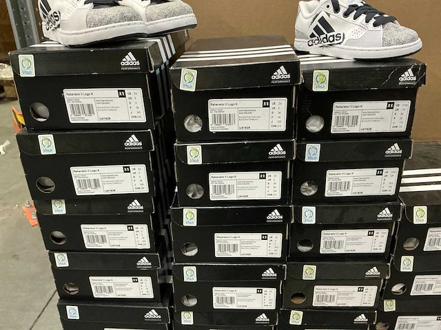 Partij diverse adidas schoenen (47x) - afbeelding 9 van  14