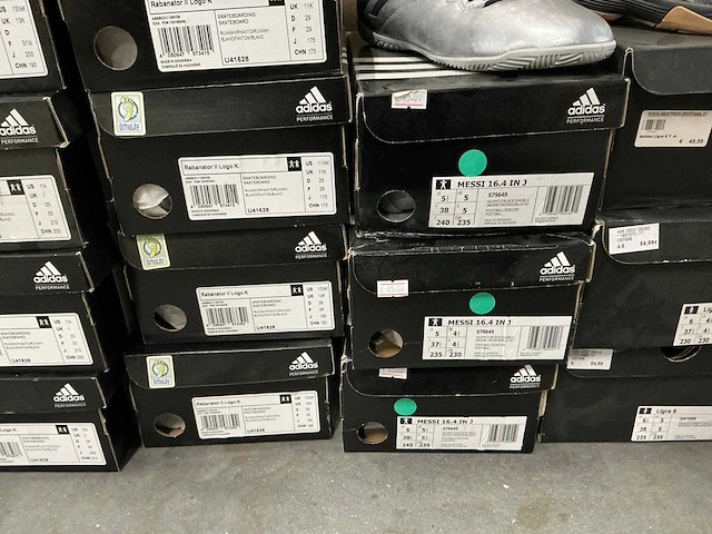 Partij diverse adidas schoenen (47x) - afbeelding 12 van  14