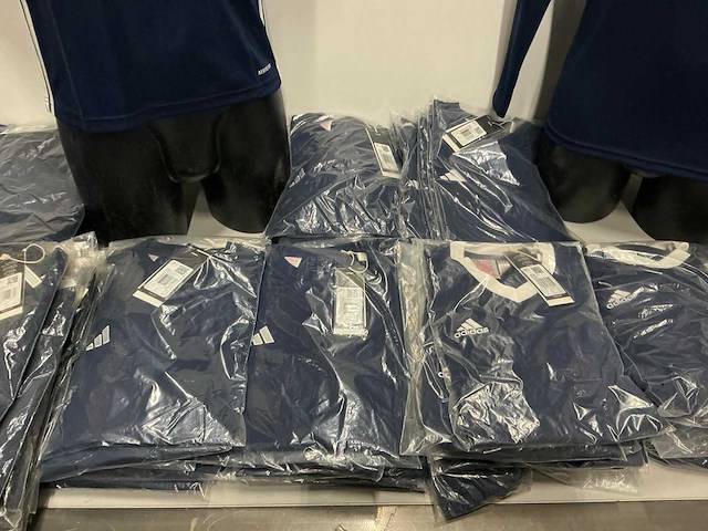 Partij diverse adidas shirts (116x) - afbeelding 8 van  13