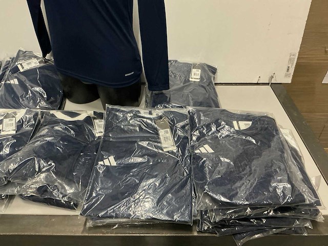 Partij diverse adidas shirts (116x) - afbeelding 9 van  13