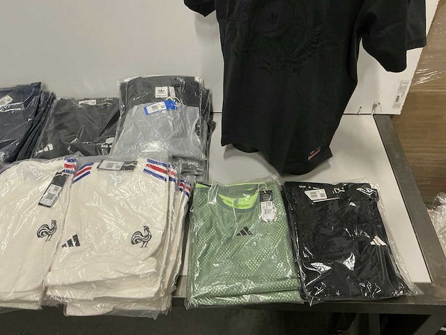 Partij diverse adidas shirts (128x) - afbeelding 11 van  16