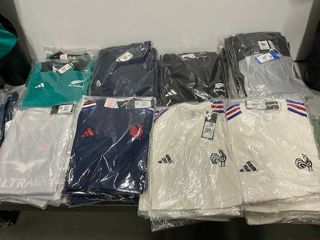 Partij diverse adidas shirts (128x) - afbeelding 12 van  16