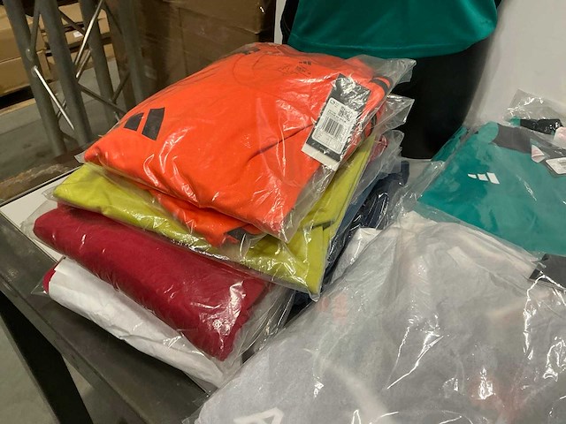 Partij diverse adidas shirts (128x) - afbeelding 14 van  16