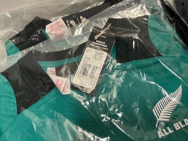 Partij diverse adidas shirts (128x) - afbeelding 15 van  16