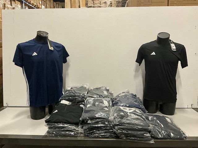 Partij diverse adidas shirts/halfzips (117x) - afbeelding 1 van  9