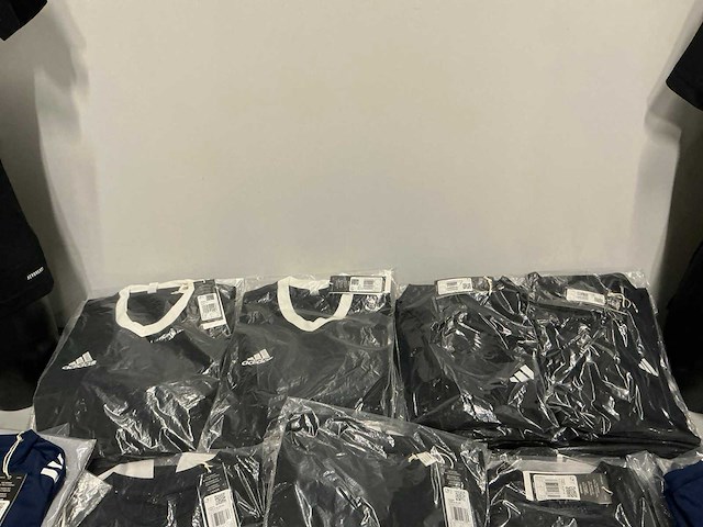 Partij diverse adidas shirts/polo’s (78x) - afbeelding 13 van  15