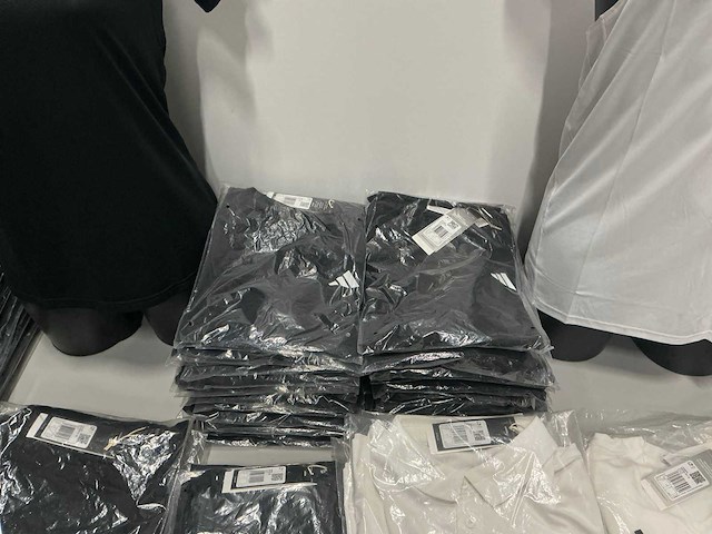 Partij diverse adidas shirts/tops (139x) - afbeelding 16 van  19