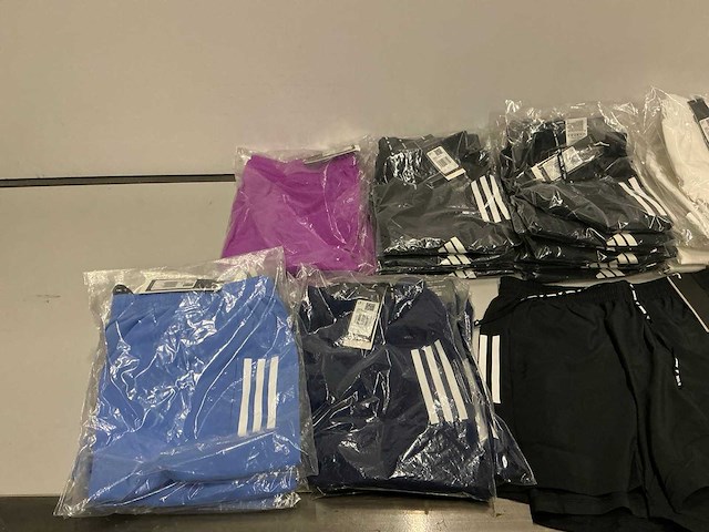 Partij diverse adidas shorts (49x) - afbeelding 3 van  10