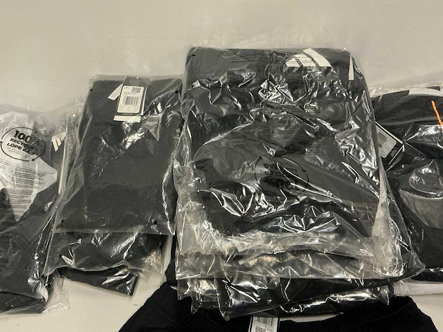 Partij diverse adidas shorts (59x) - afbeelding 8 van  11
