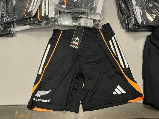 Partij diverse adidas shorts (59x) - afbeelding 10 van  11