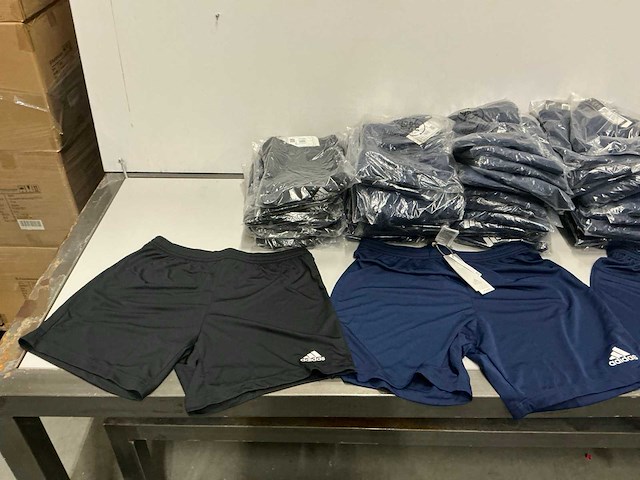 Partij diverse adidas shorts (69x) - afbeelding 2 van  8