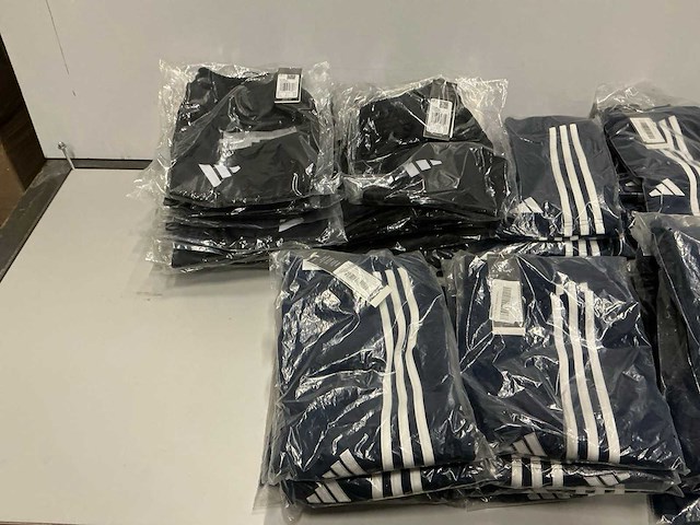 Partij diverse adidas shorts & skorts (93x) - afbeelding 8 van  12