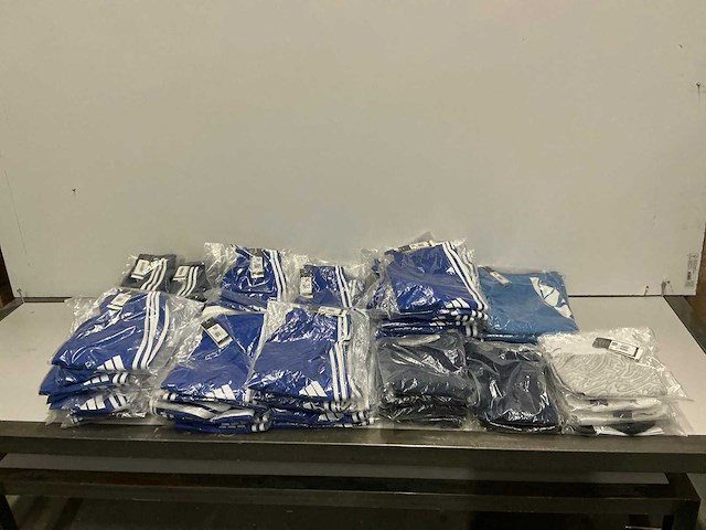 Partij diverse adidas shorts&skorts (109x) - afbeelding 1 van  13