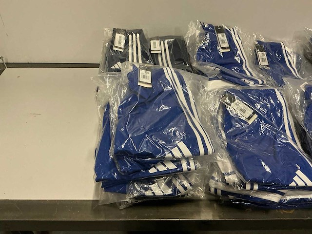 Partij diverse adidas shorts&skorts (109x) - afbeelding 8 van  13