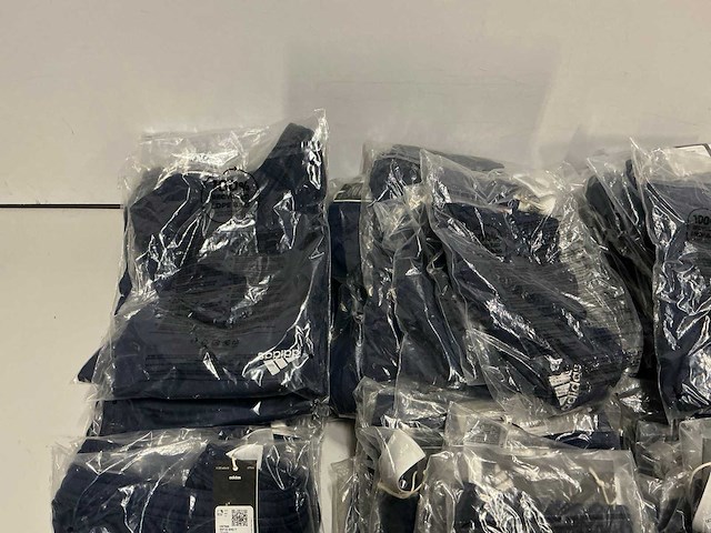 Partij diverse adidas shorts/skorts (136x) - afbeelding 17 van  19