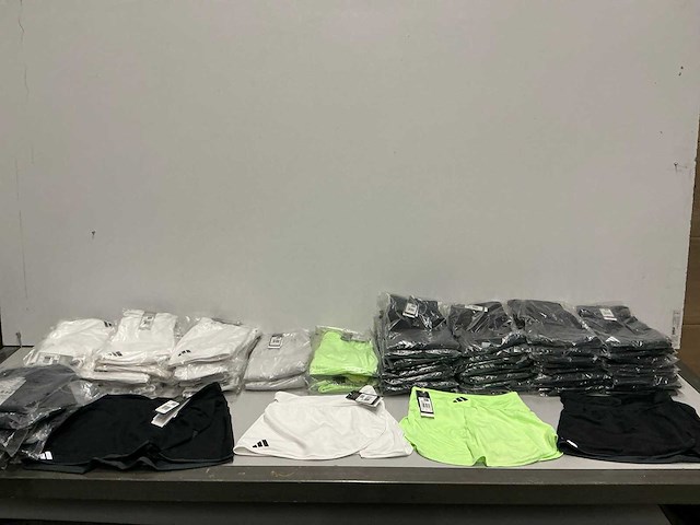 Partij diverse adidas skirts (78x) - afbeelding 1 van  12