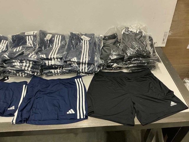 Partij diverse adidas skirts/skorts&shorts (154x) - afbeelding 9 van  16