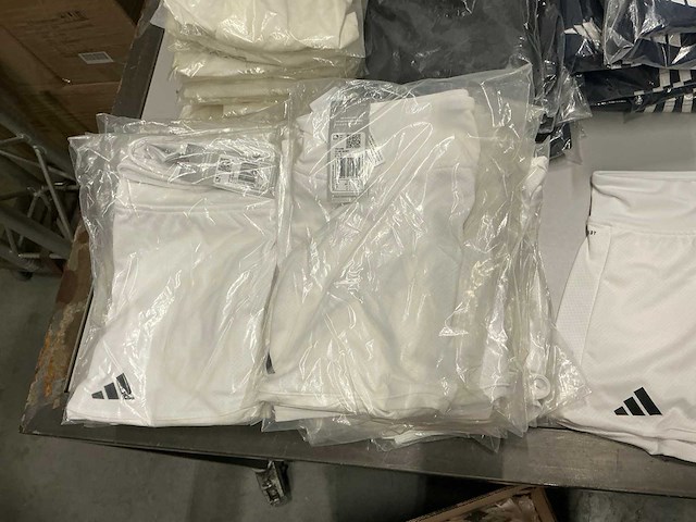 Partij diverse adidas skirts/skorts&shorts (154x) - afbeelding 12 van  16
