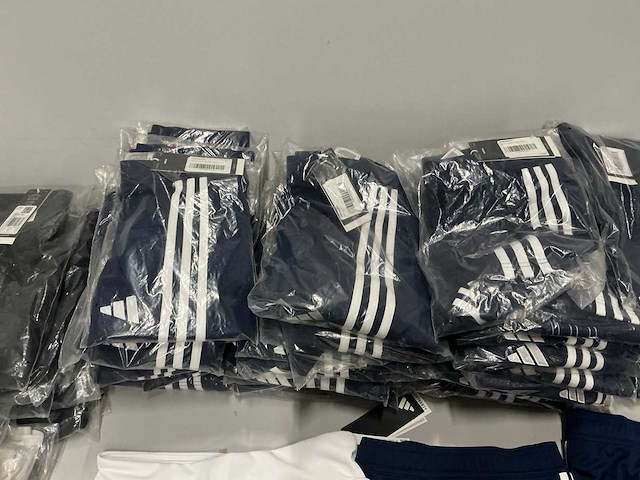 Partij diverse adidas skirts/skorts&shorts (154x) - afbeelding 13 van  16
