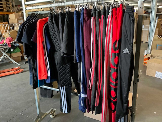 Partij diverse adidas sportkleding (41x) - afbeelding 1 van  12