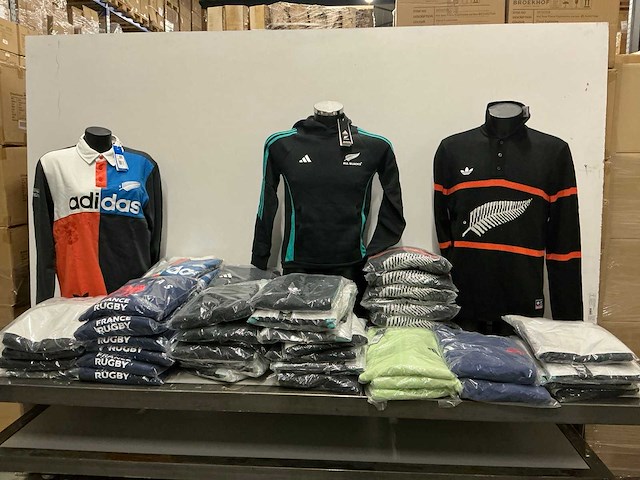 Partij diverse adidas truien/hoodies (65x) - afbeelding 1 van  10