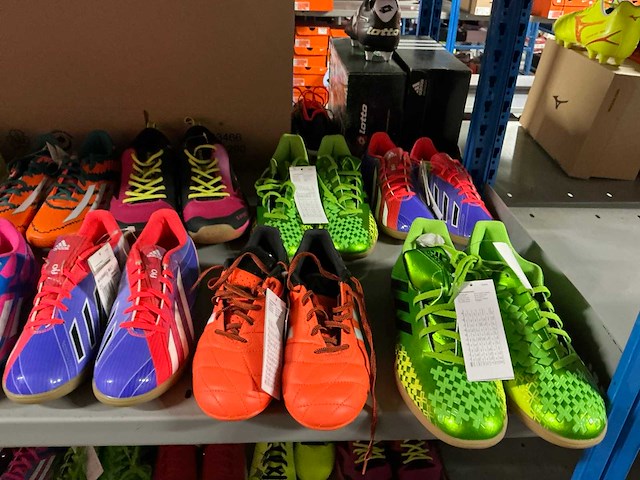 Partij diverse adidas turf/indoor schoenen (107x) - afbeelding 5 van  35