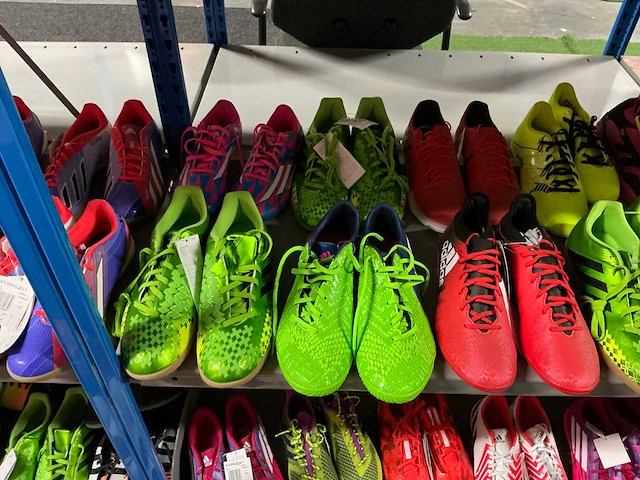 Partij diverse adidas turf/indoor schoenen (107x) - afbeelding 7 van  35