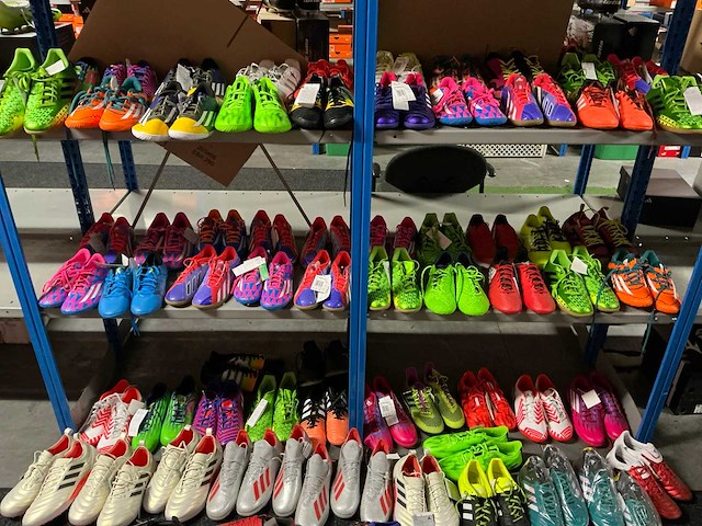 Partij diverse adidas turf/indoor schoenen (107x) - afbeelding 12 van  35