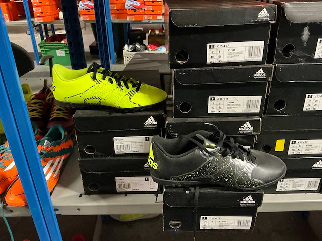 Partij diverse adidas turf/indoor schoenen (107x) - afbeelding 26 van  35