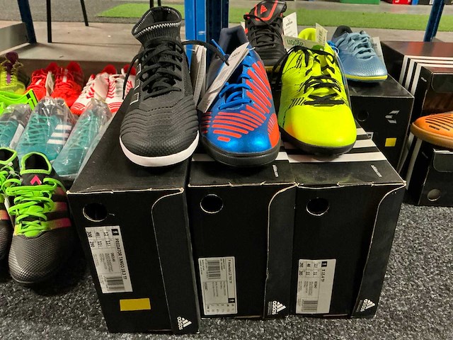 Partij diverse adidas turf/indoor schoenen (107x) - afbeelding 28 van  35
