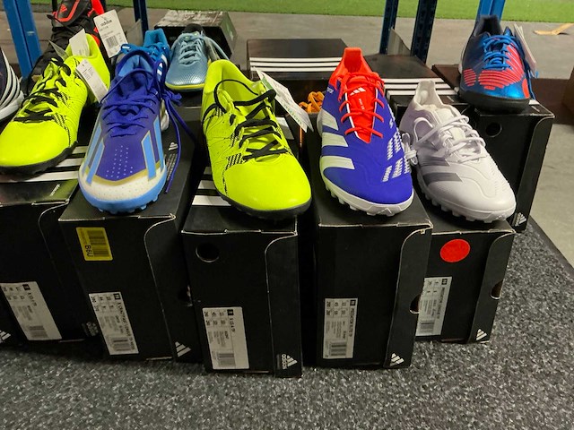 Partij diverse adidas turf/indoor schoenen (107x) - afbeelding 29 van  35