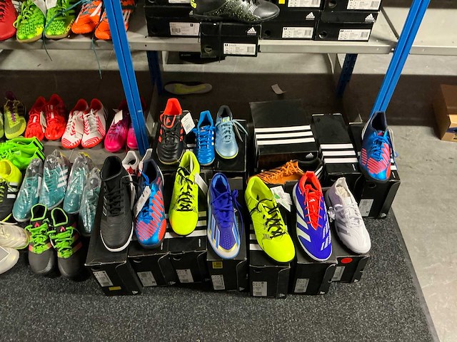 Partij diverse adidas turf/indoor schoenen (107x) - afbeelding 31 van  35