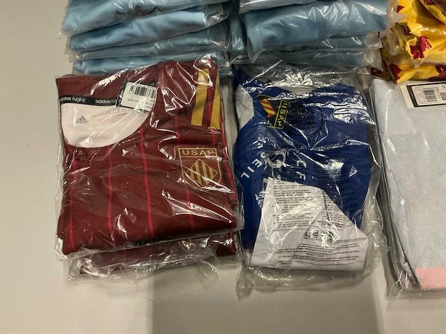 Partij diverse adidas usap shirts & shorts (36x) - afbeelding 9 van  13