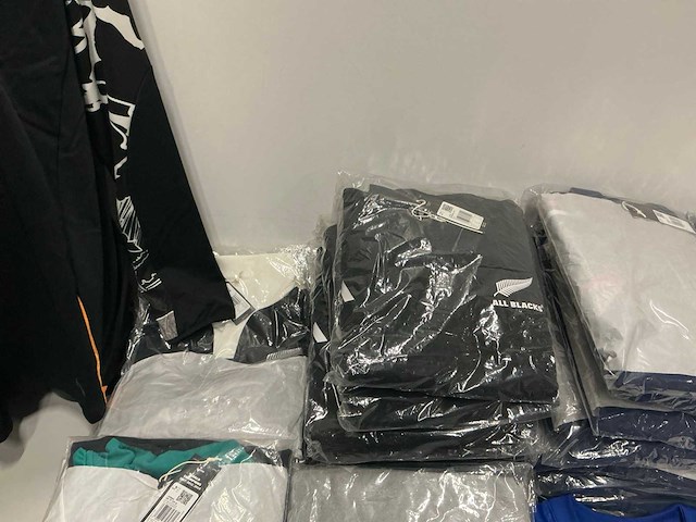 Partij diverse adidas vesten/shirts/longsleeves (49x) - afbeelding 11 van  15